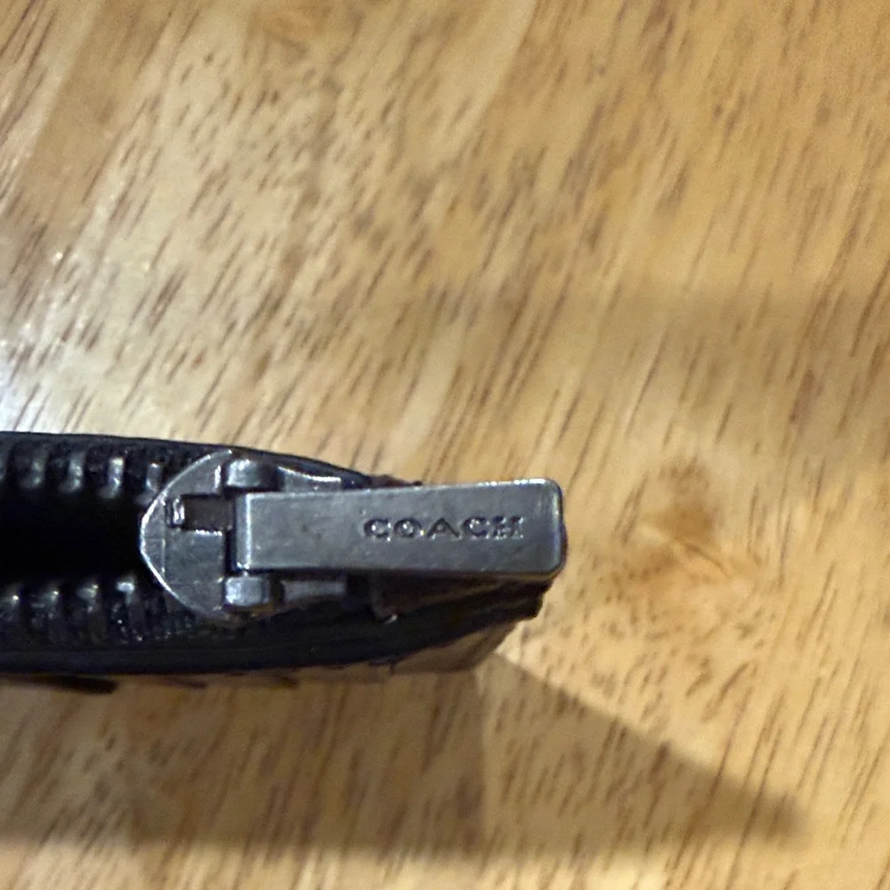 Coach Black Leather Card Wallet with Zipper Pocket - Picture 2 of 4